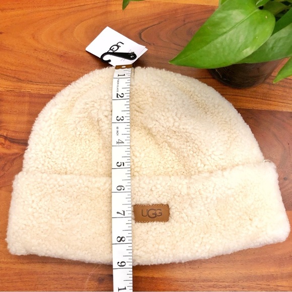 NWT UGG Genuine Sheepskin Cuff Winter Hat Waterproof Curly Shearling Beanie L/XL - Picture 11 of 15